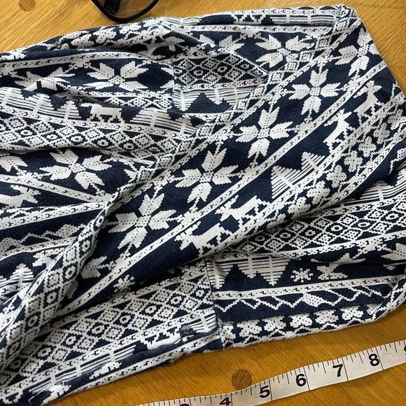 Infinity scarf moose, Christmas tree and snowflake pattern. - Picture 3 of 4